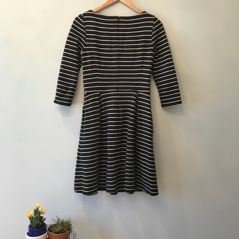 Banana Republic B/W Stripe A Line Dress 4​​​​​​ - Picture 7 of 8